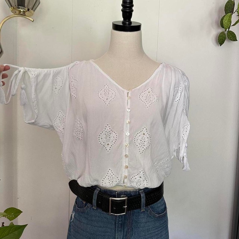 Studio West White Eyelet Embroidered Batwing Blouse Boho Western V-Neck Small